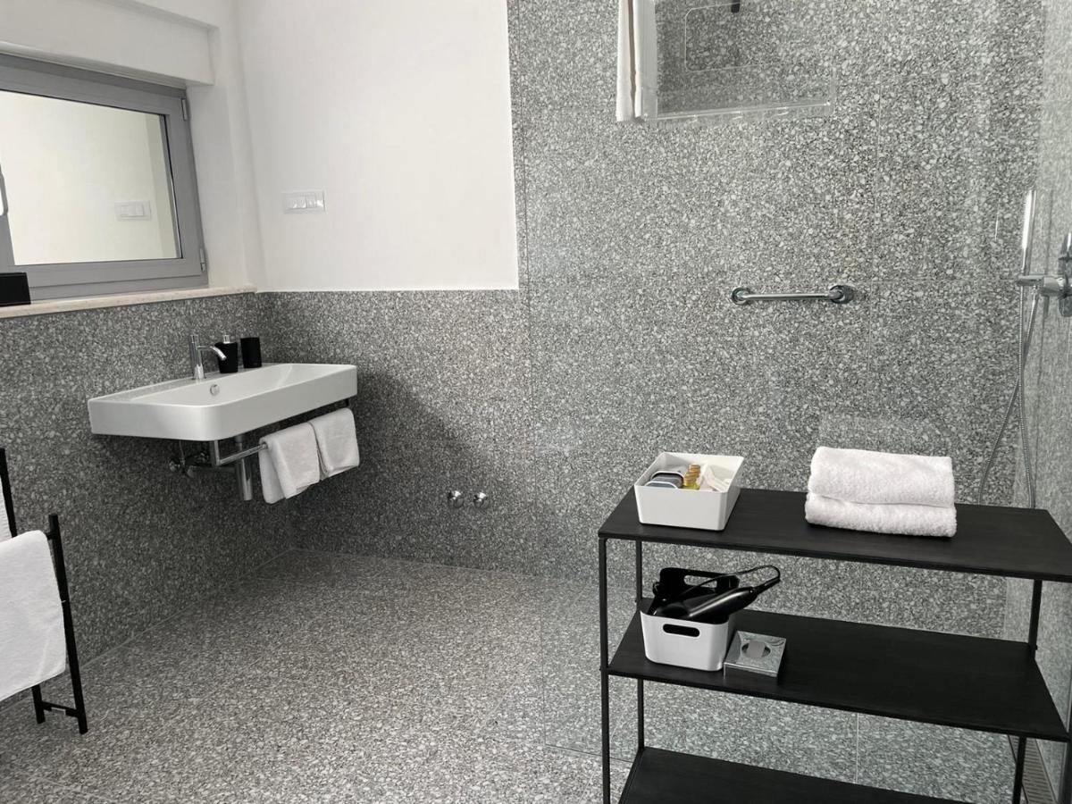 Buric House - M Suite - 95M2 And 54 M2 Terrace 로비니 외부 사진